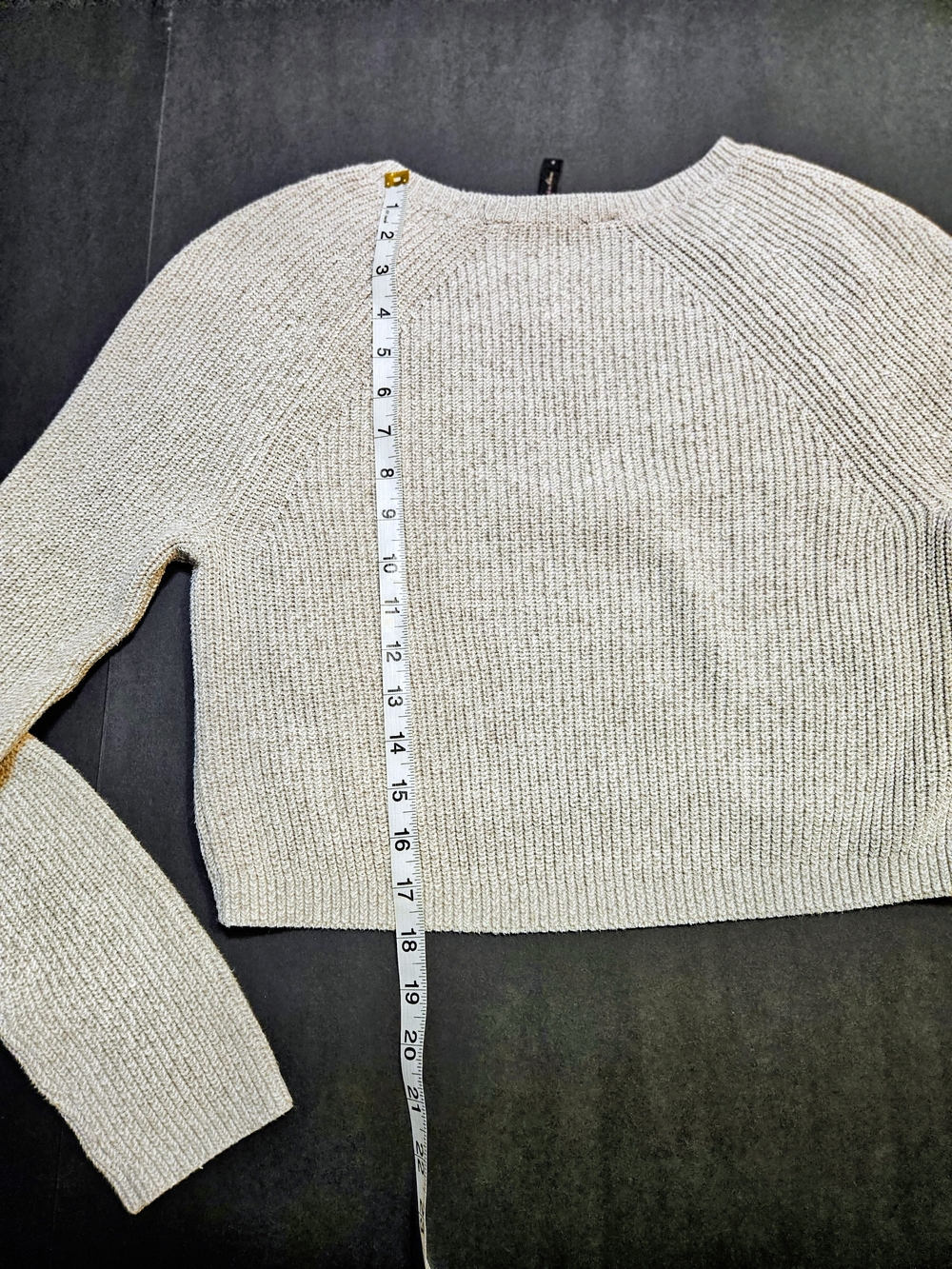 BCBGMAXAZRIA Gray Oat Milk Ribbed Knit Cropped Crewneck Raglan Sweater Sz S EUS - Picture 6 of 10